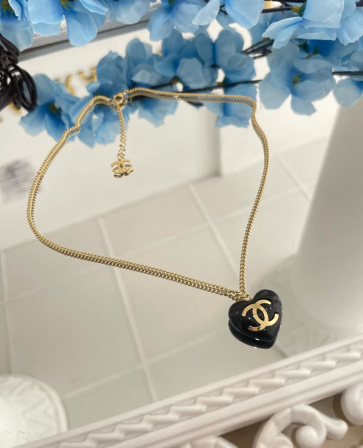 Колие “Love”