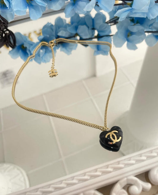 Колие “Love”