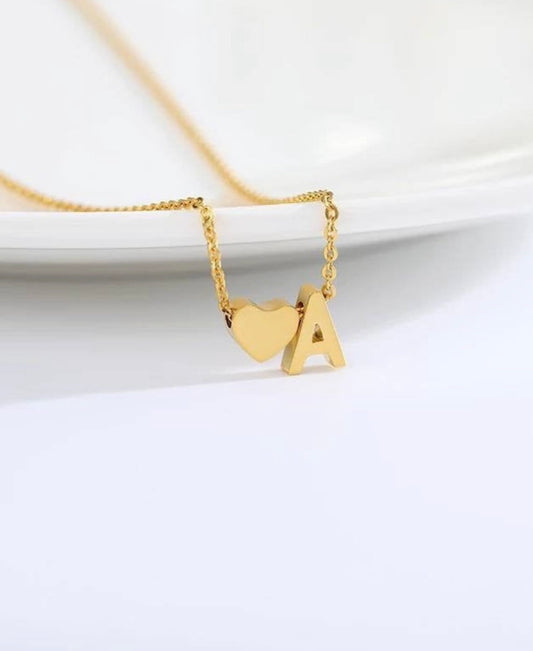 Колие “love”