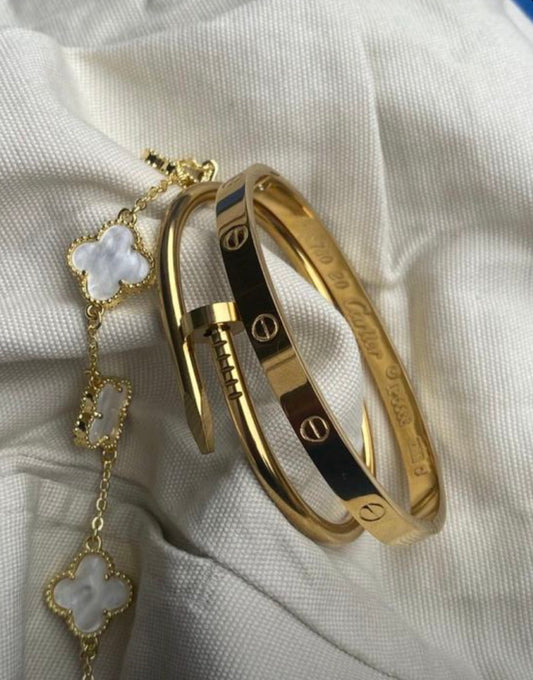 Комплект гривни Essence