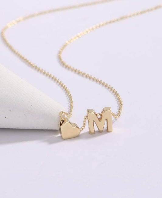 Колие “love”