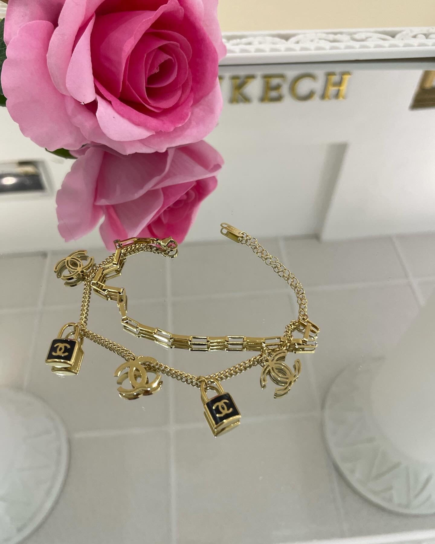 Гривна с елементи