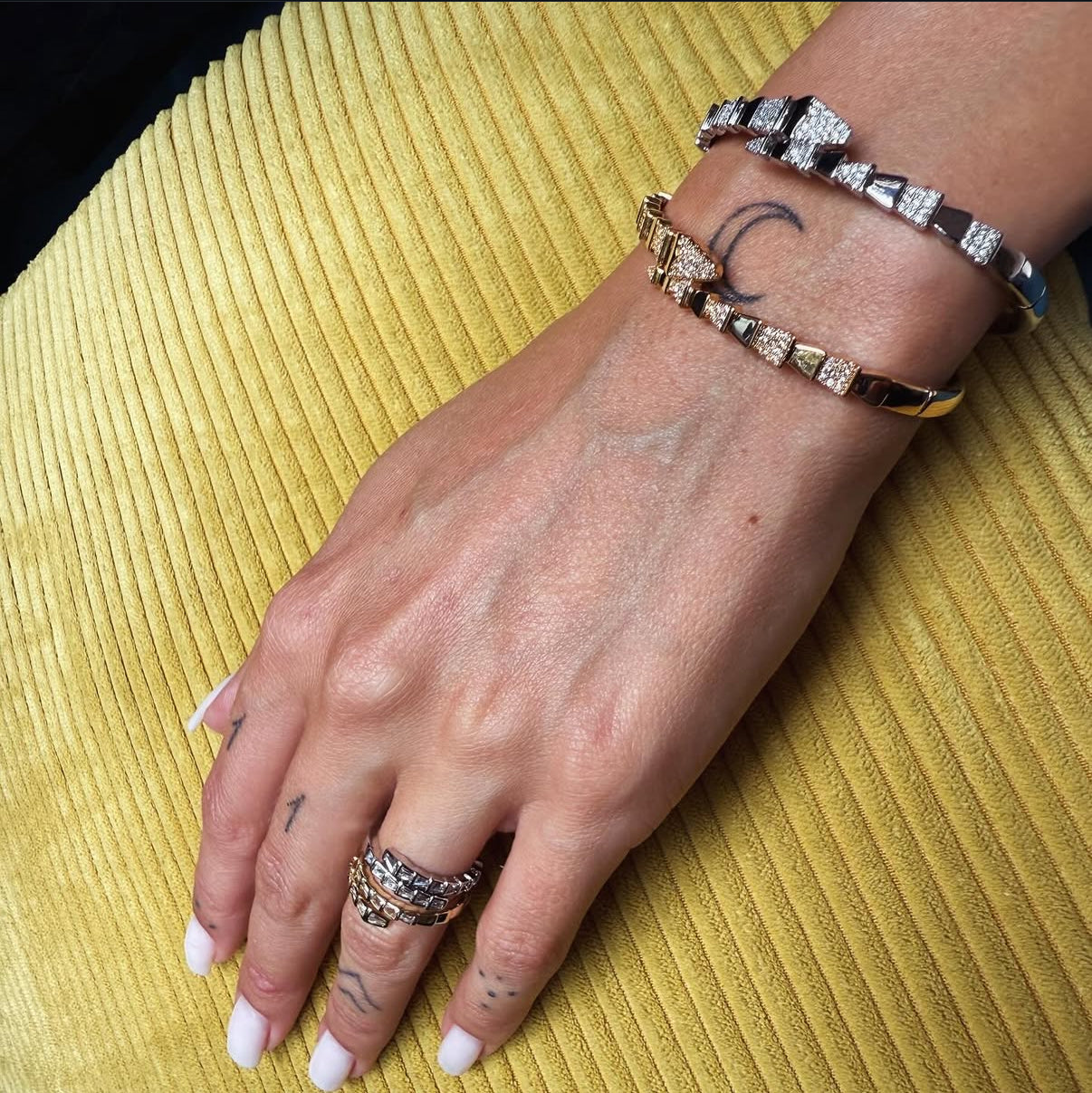 Гривна “Snake”