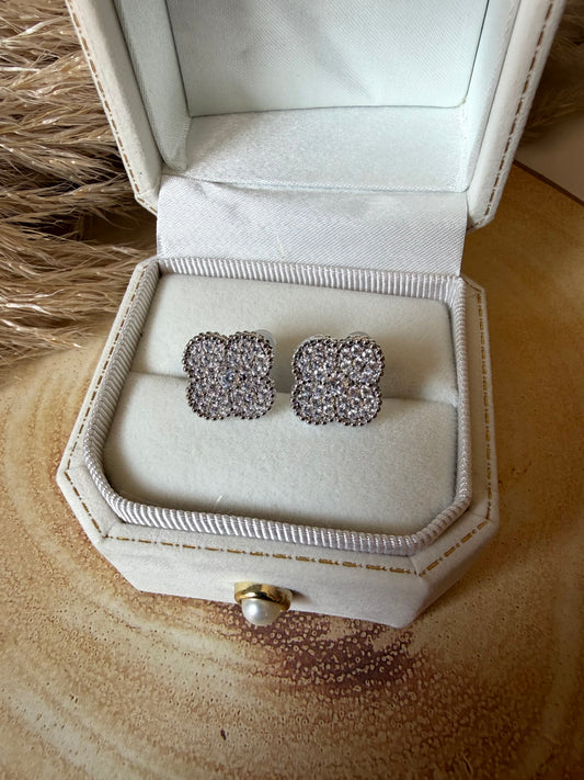 Обеци с кристали Clover