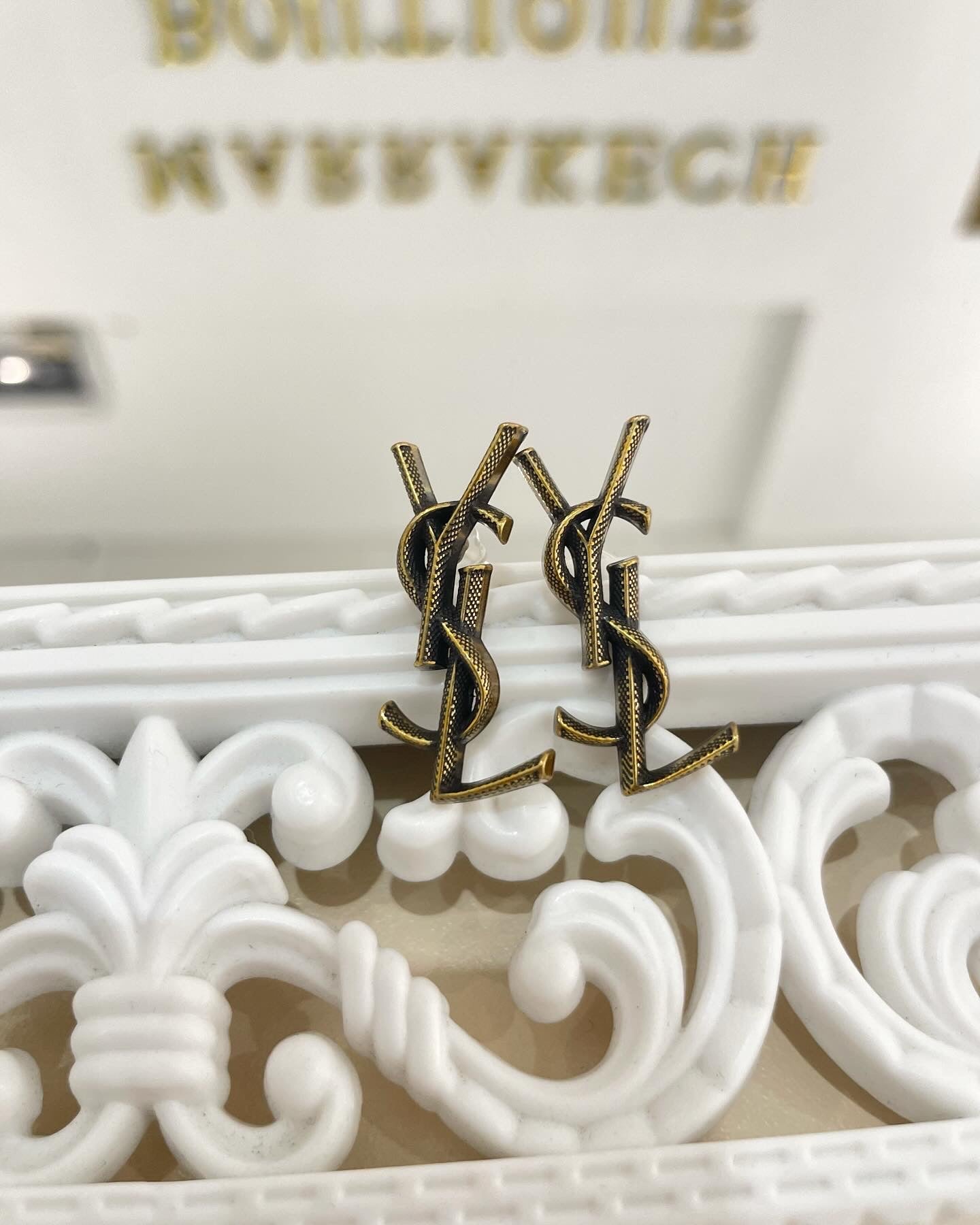 Дамски обеци