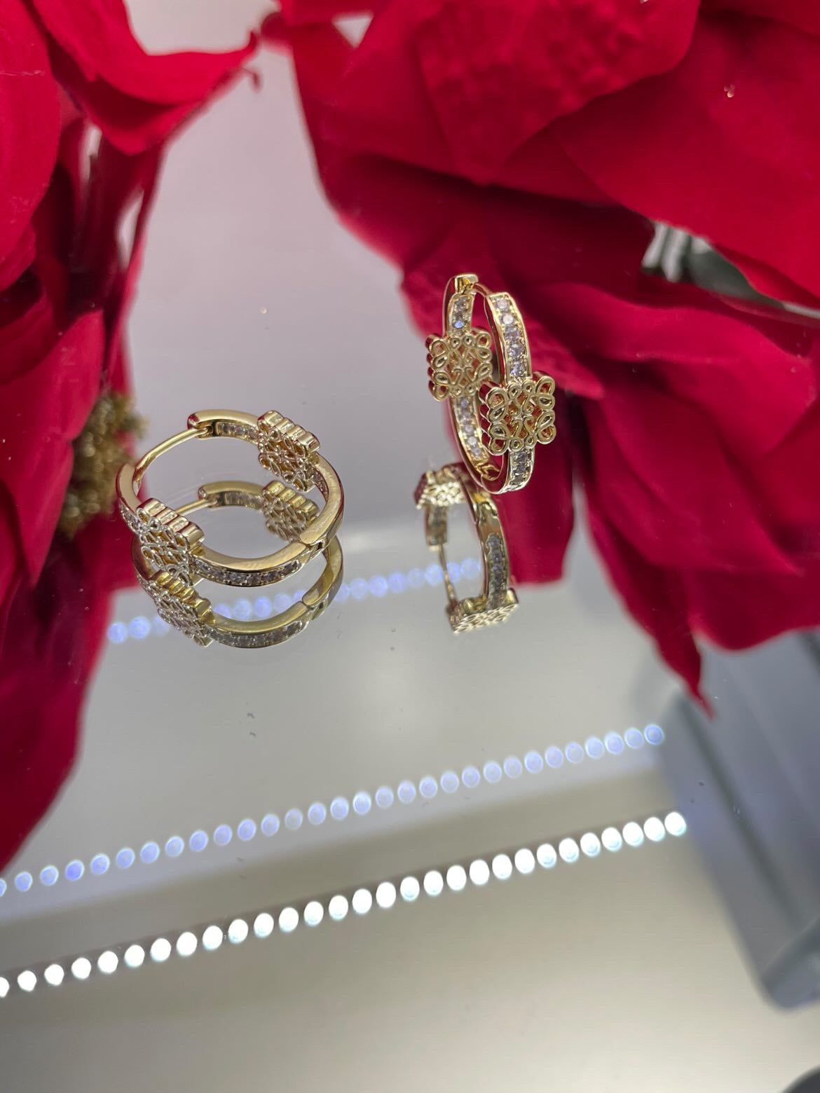 Обеци “Love”