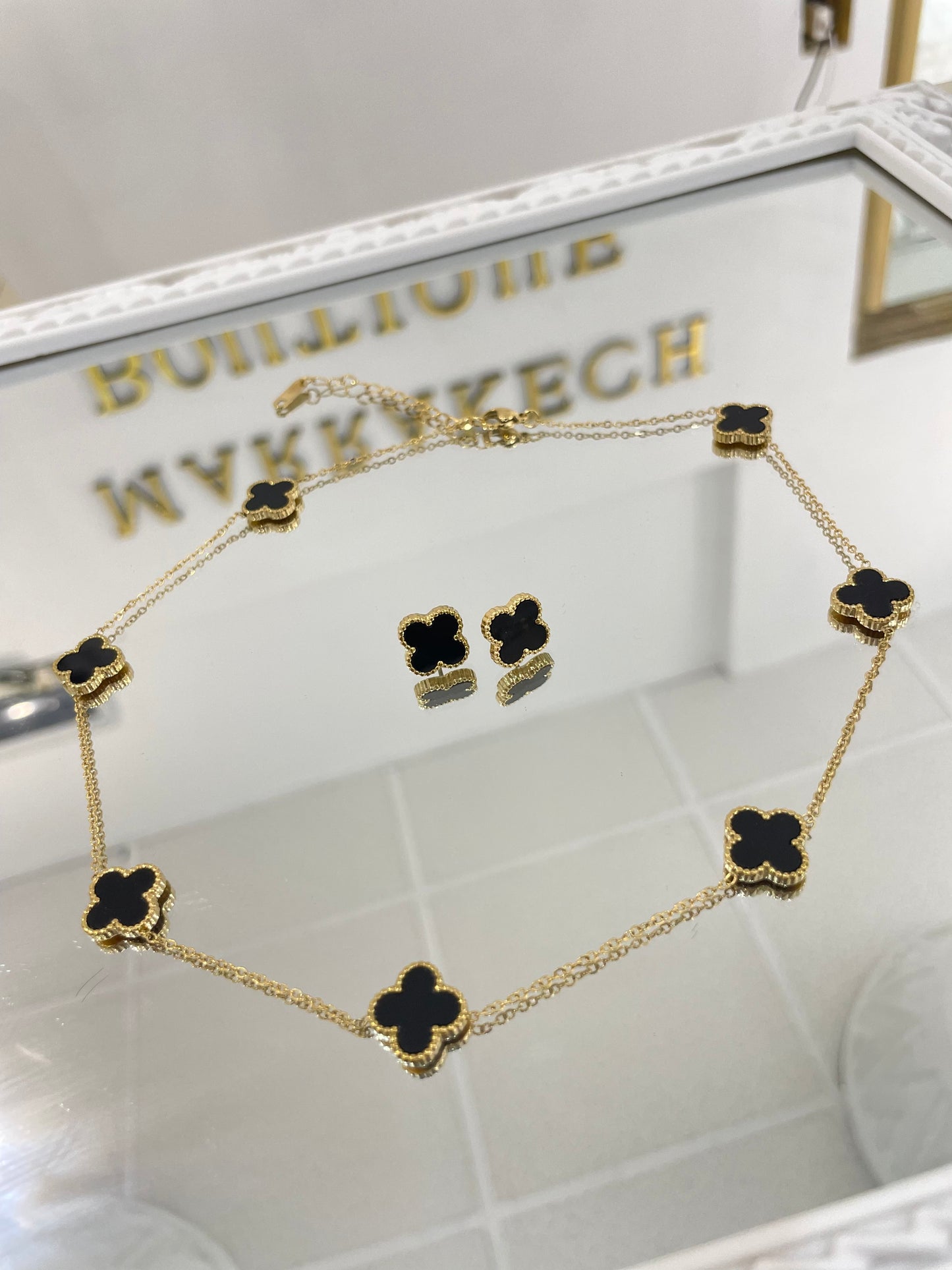 Дамско колие с детелини