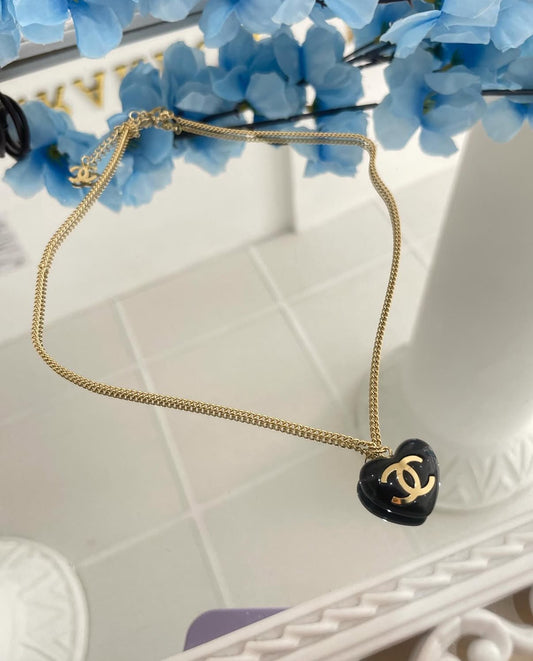 Колие “Love”