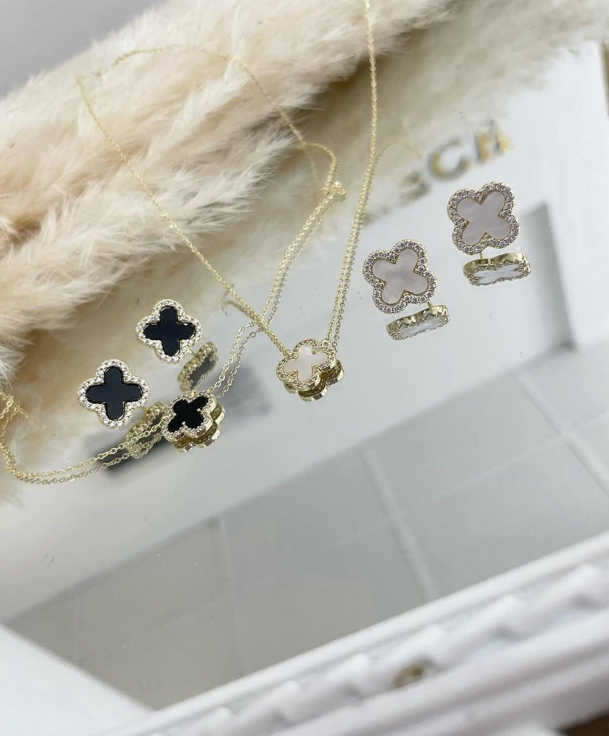 Колие с детелинка