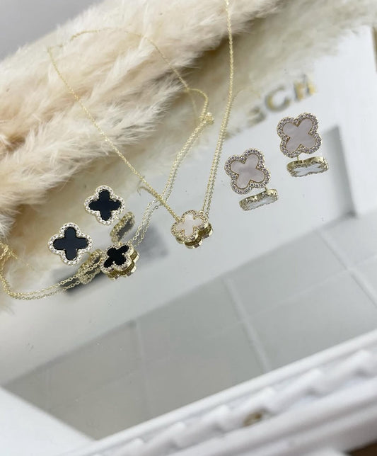 Колие с детелинка