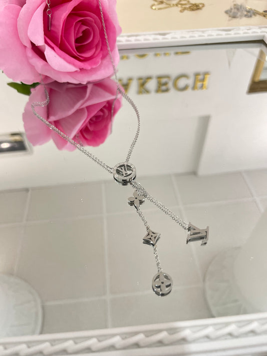 Дамско колие “LV”