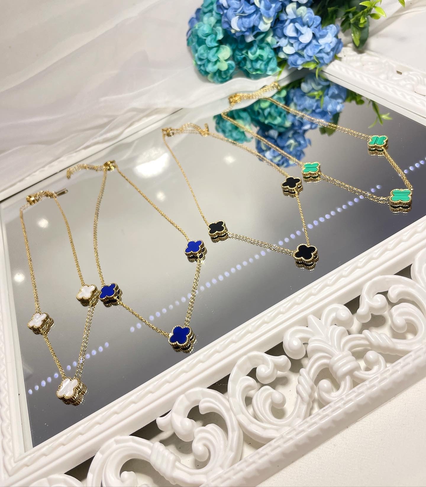 Колие с три броя детелини