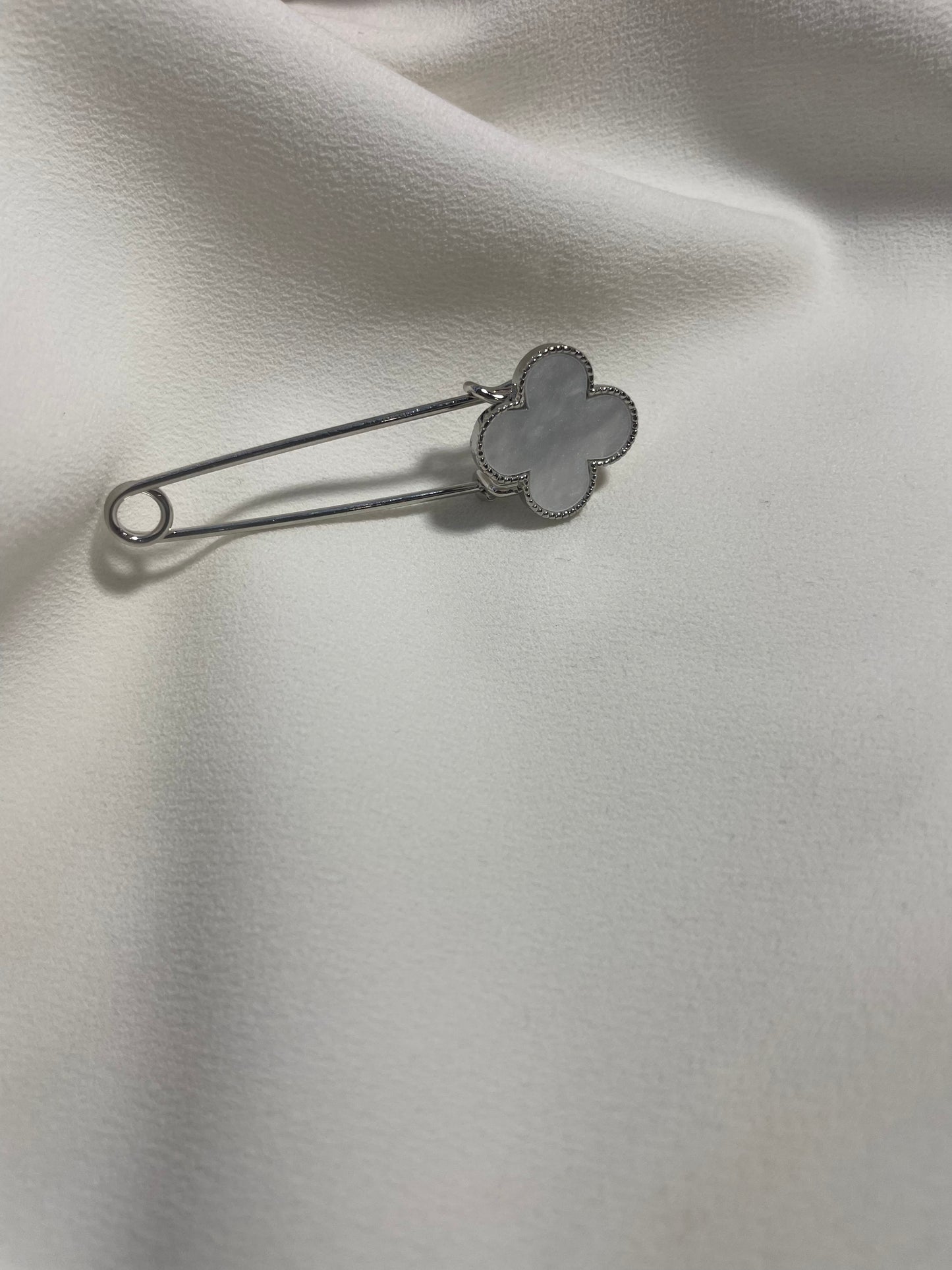 Брошка с бял седеф