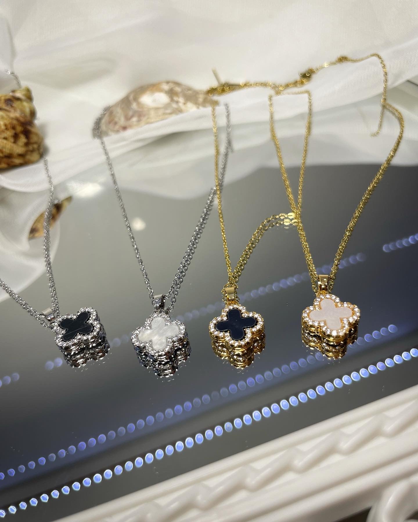 Колие с детелина