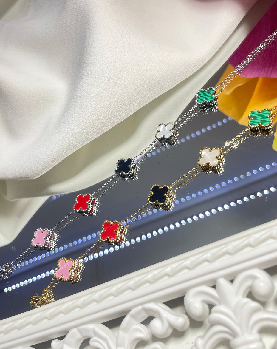 Дамска гривна с детелини