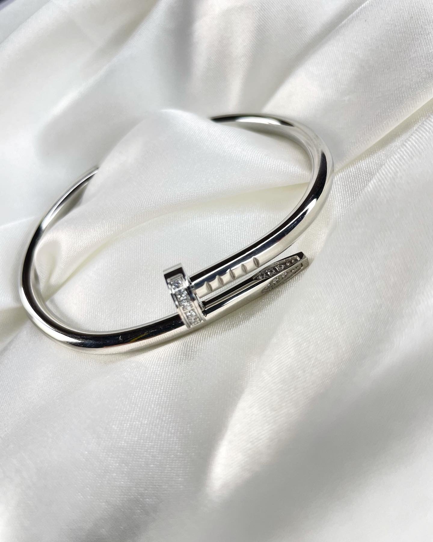 Дамска Гривна "Пирон"