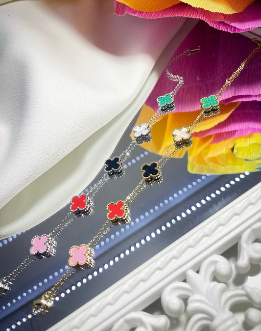 Дамска гривна с детелини