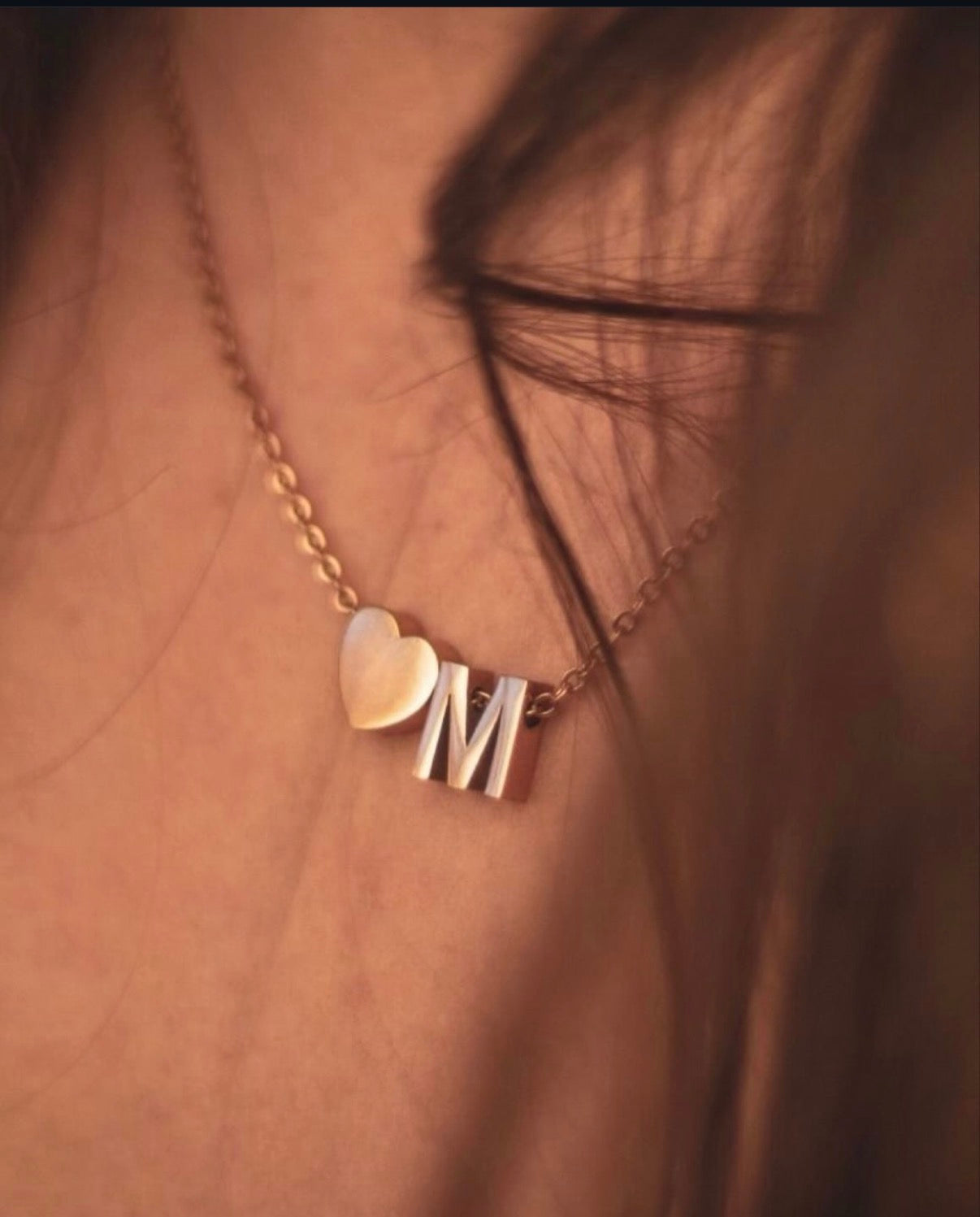 Колие “love”