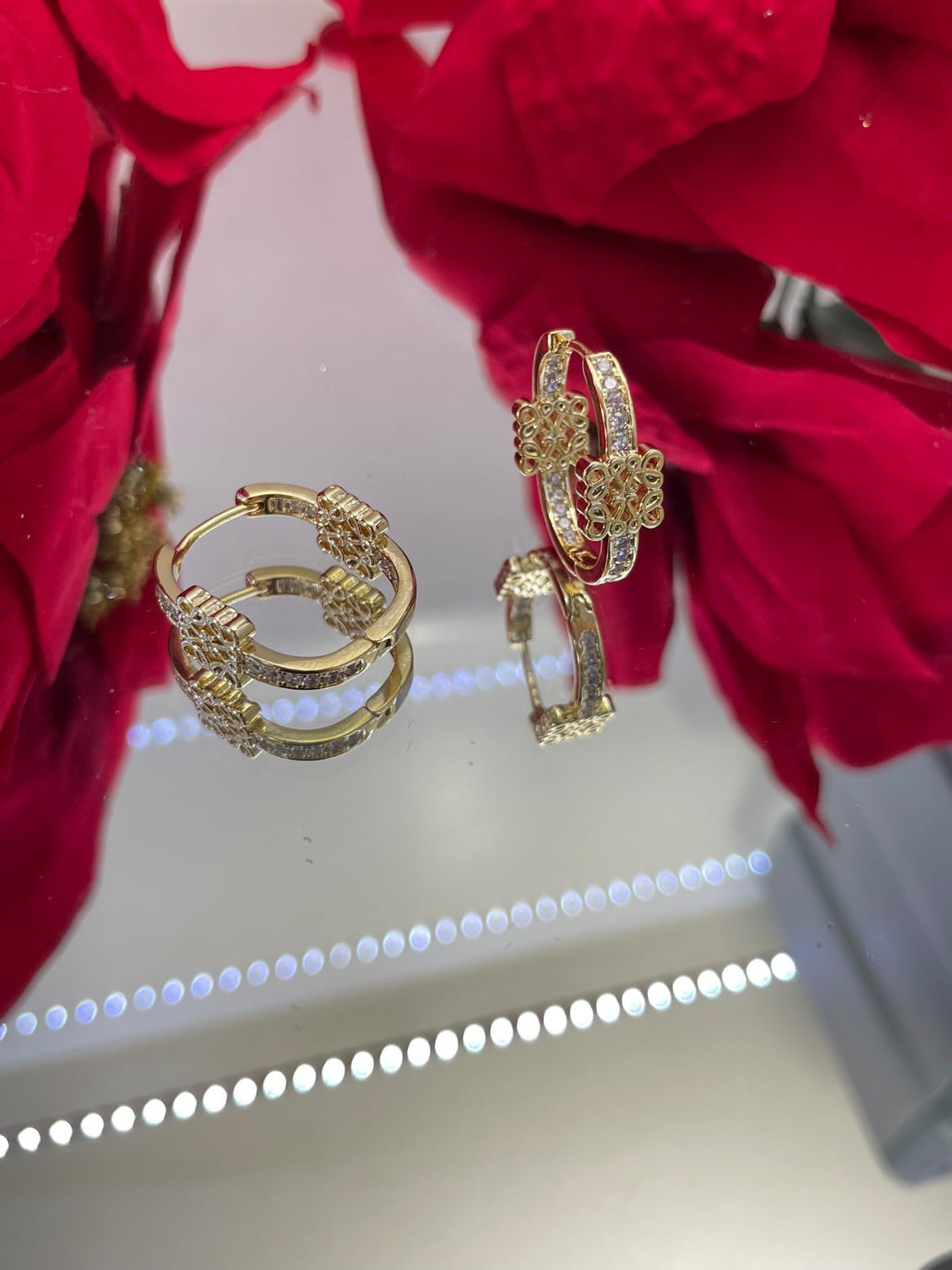 Обеци “Love”