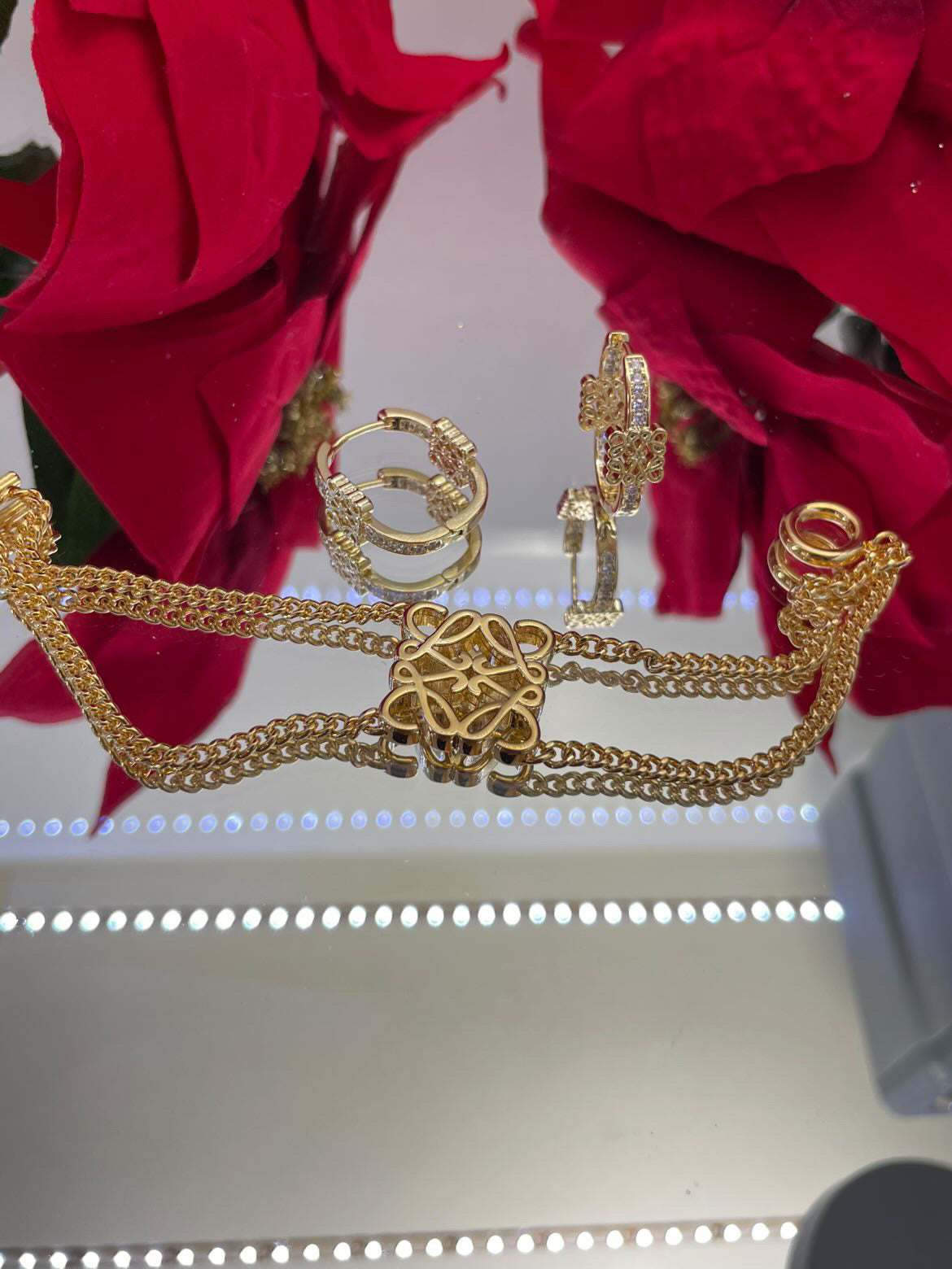 Дамска масивна гривна