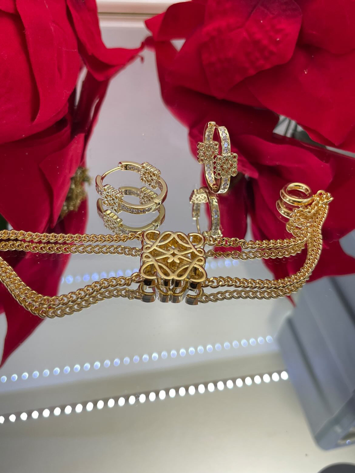 Дамска масивна гривна