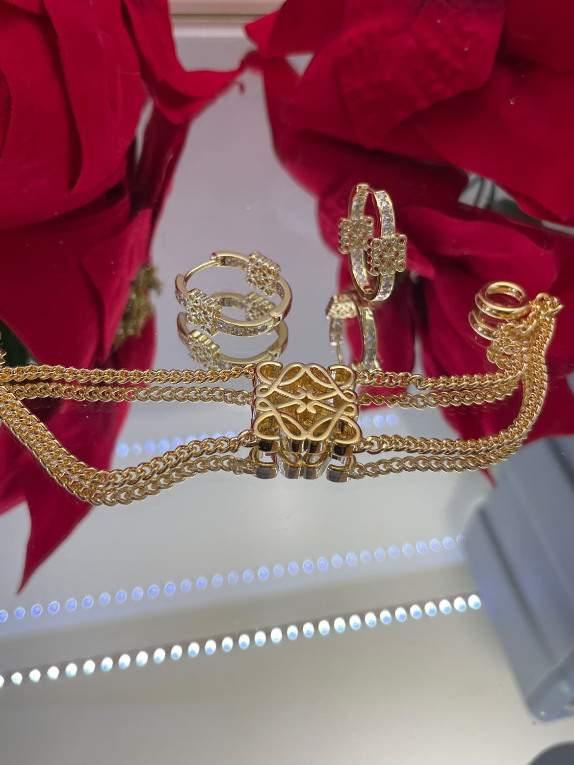 Дамска масивна гривна