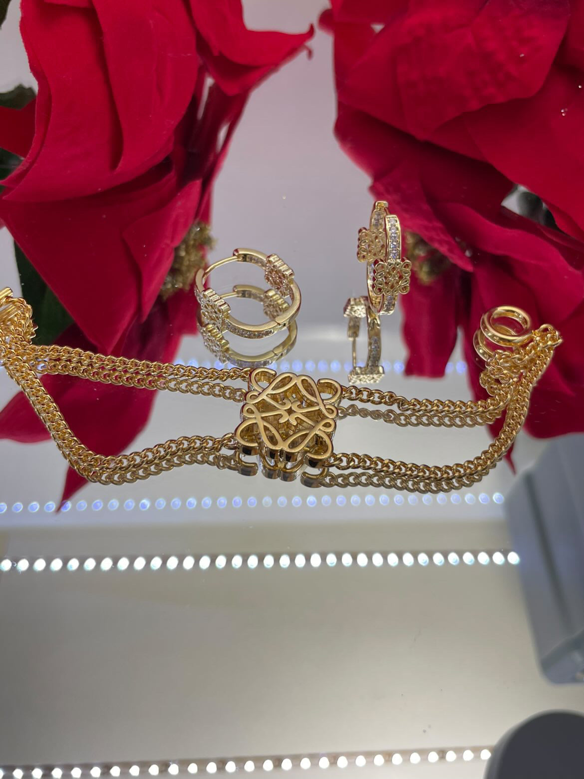 Дамска масивна гривна