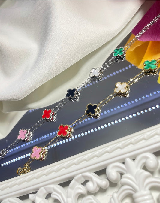 Дамска гривна с детелини