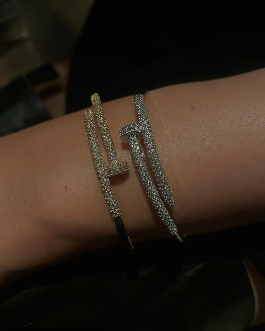 Дамска гривна пирон